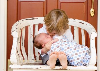 Engaging Older Siblings in Caring for the New Baby: Strengthening Bonds and Building Responsibility